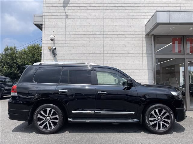 TOYOTA LAND CRUISER