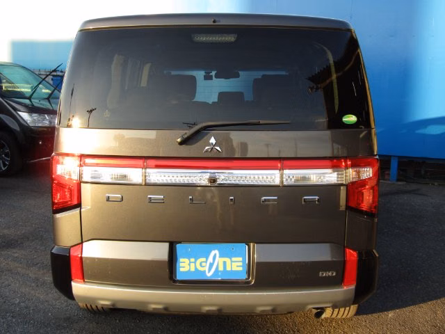 MITSUBISHI DELICA D:5