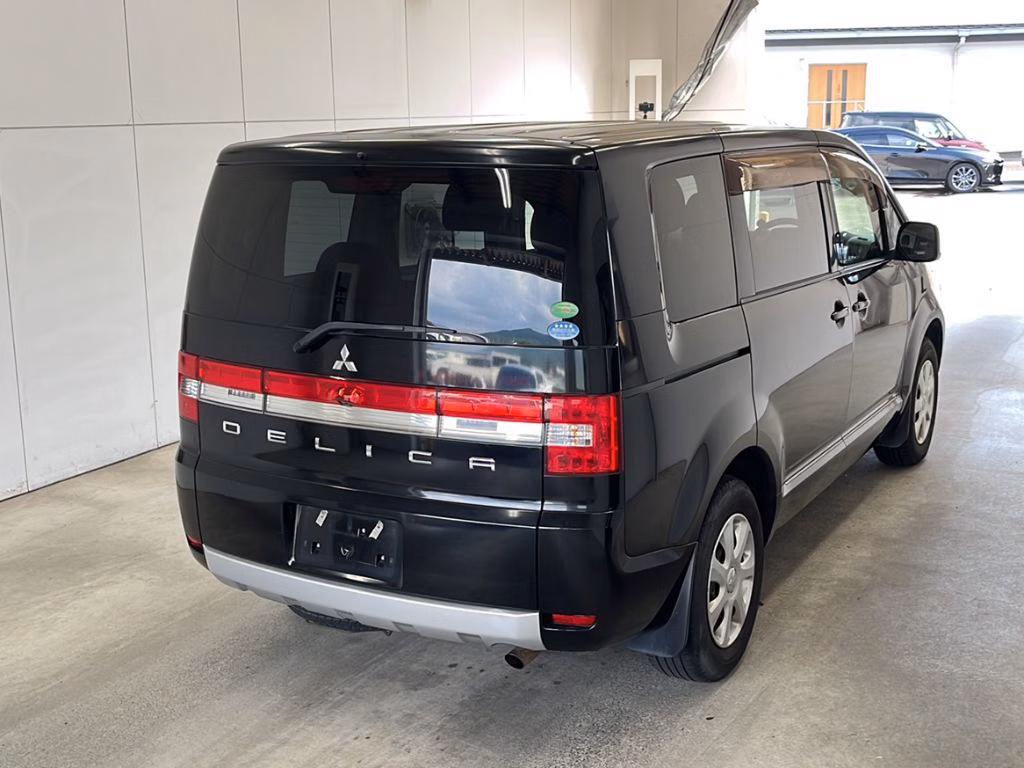 MITSUBISHI DELICA D:5