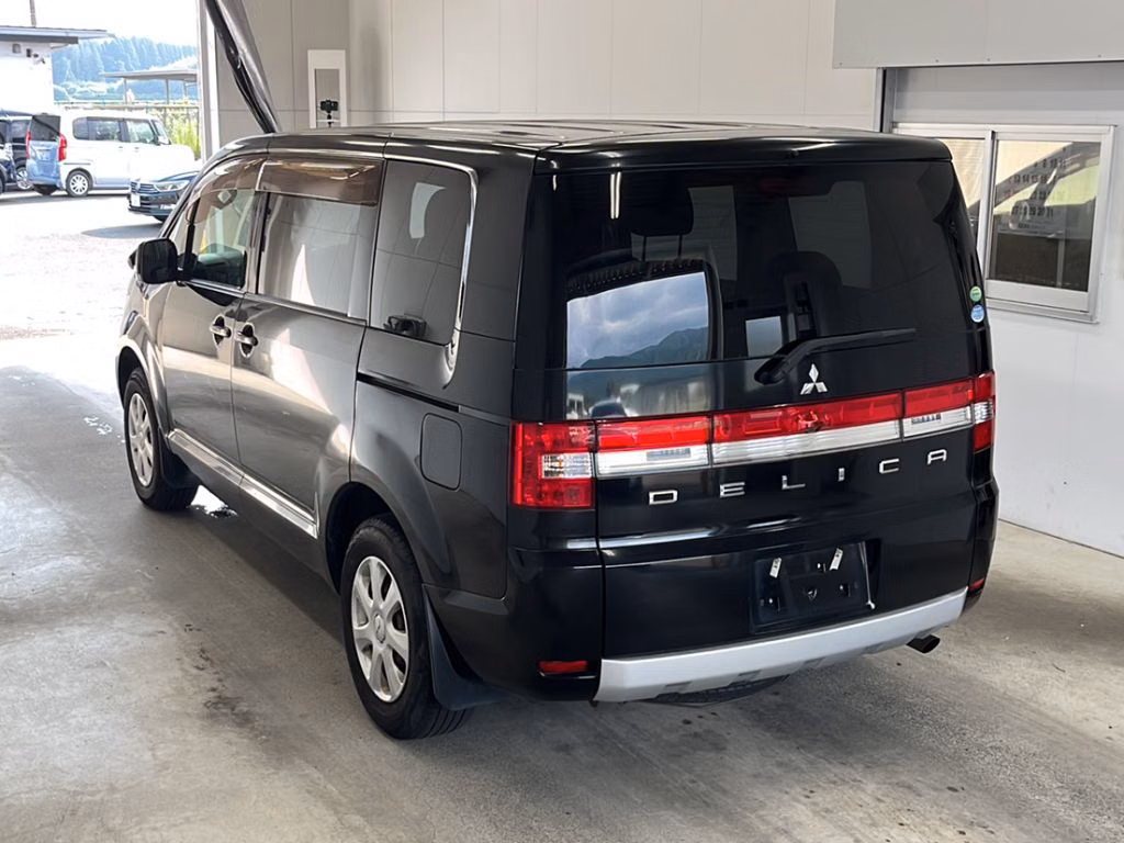 MITSUBISHI DELICA D:5