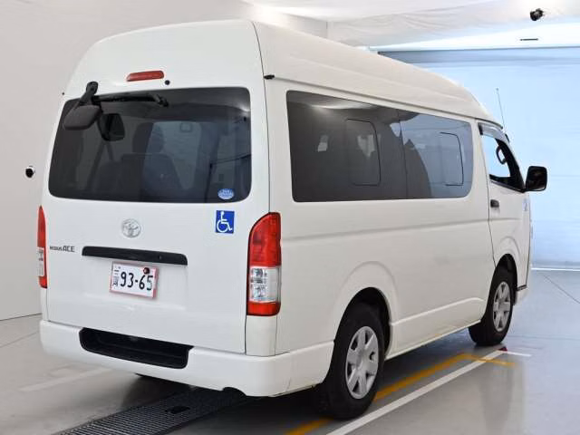 TOYOTA REGIUS ACE