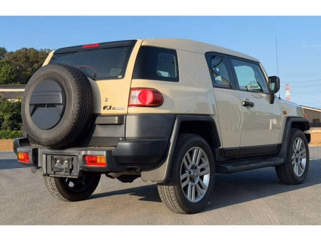 TOYOTA FJ CRUISER