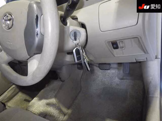 TOYOTA RAUM