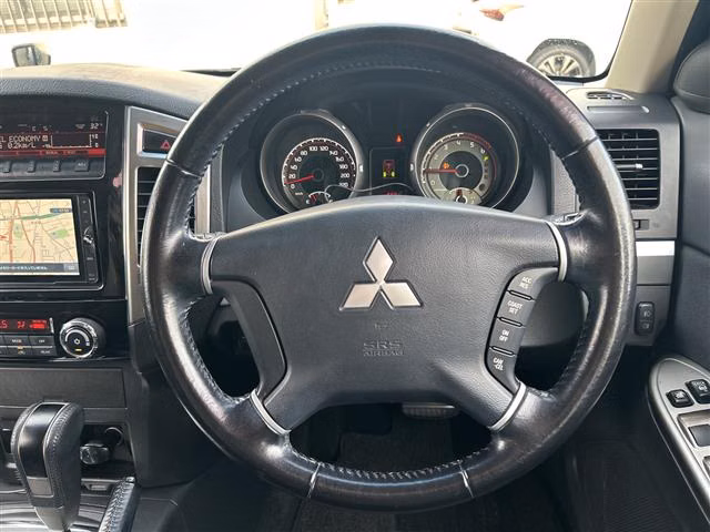 MITSUBISHI PAJERO