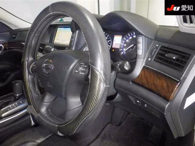 NISSAN FUGA