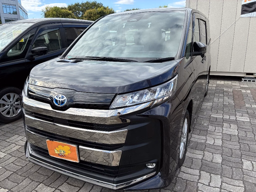 TOYOTA NOAH