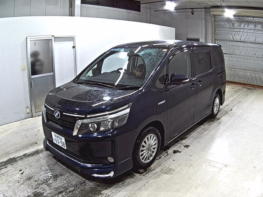 TOYOTA VOXY