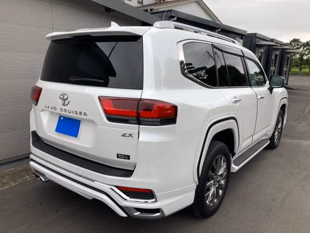 TOYOTA LAND CRUISER