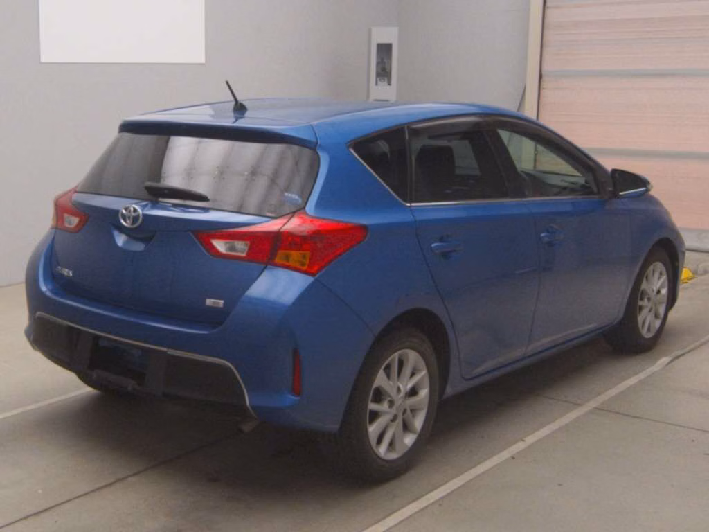 TOYOTA AURIS