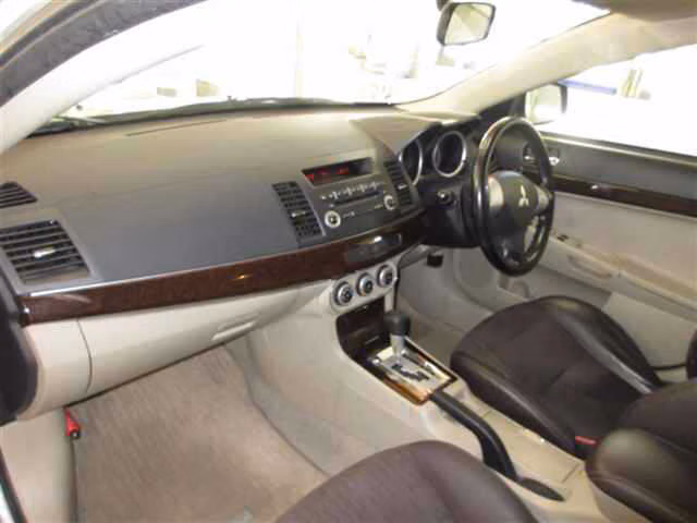 MITSUBISHI GALANT FORTIS