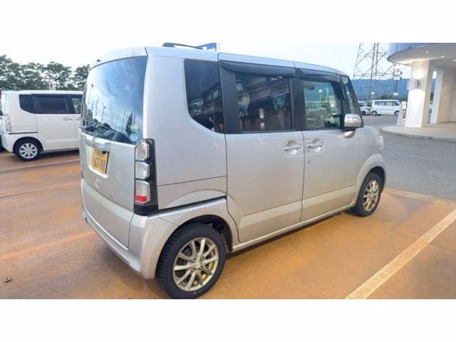 HONDA N-BOX