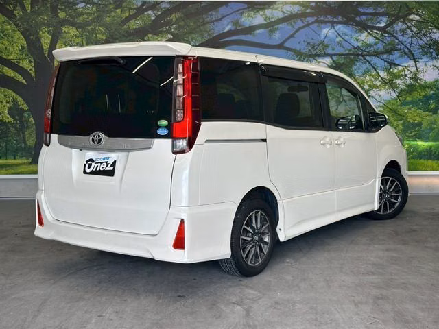 TOYOTA NOAH