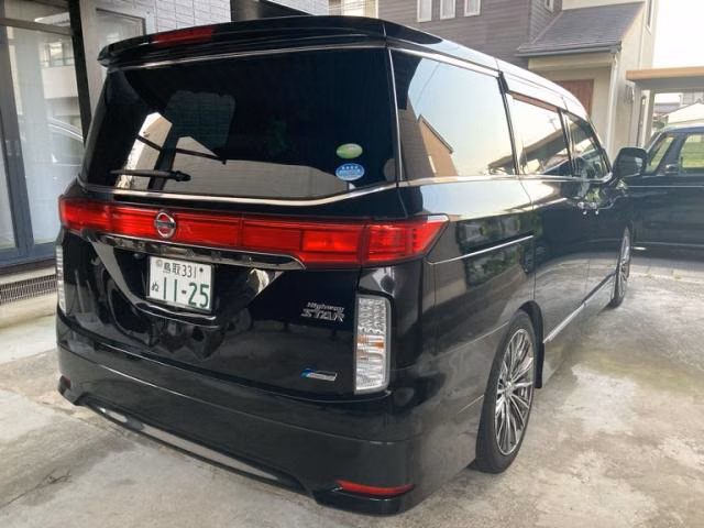 NISSAN ELGRAND