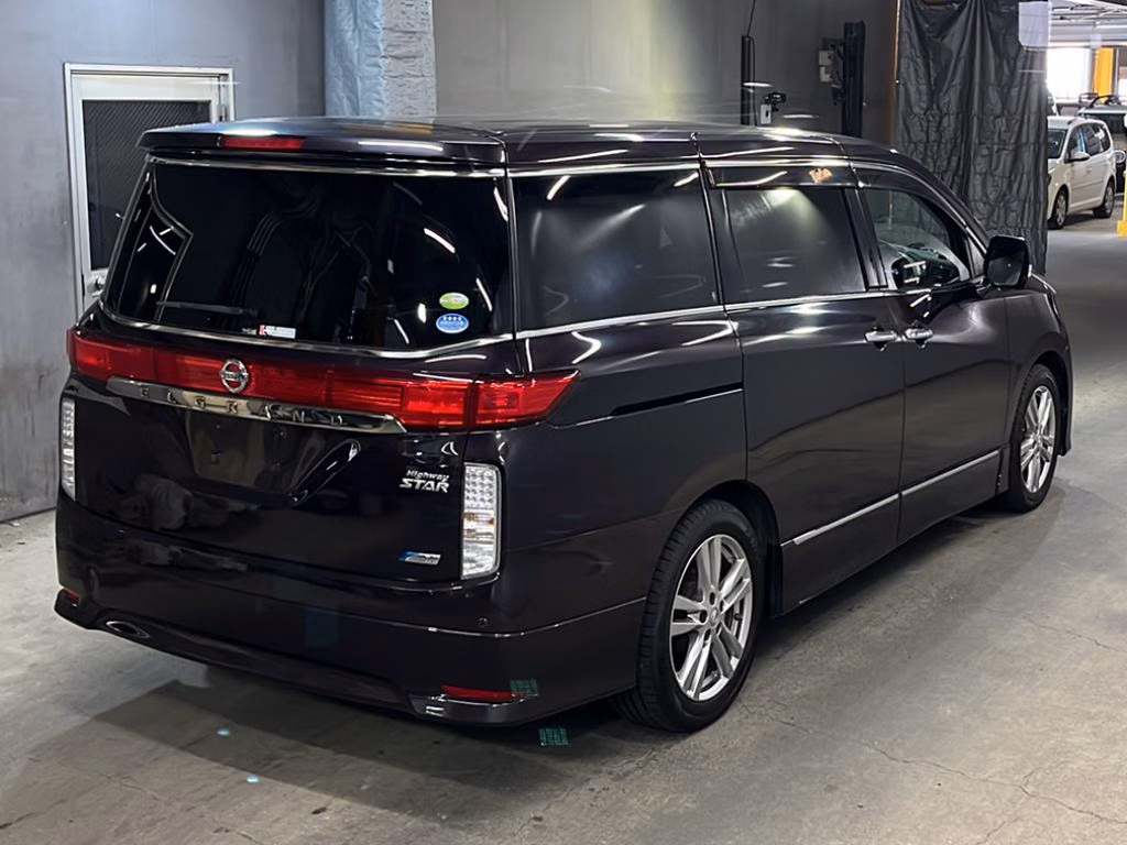 NISSAN ELGRAND