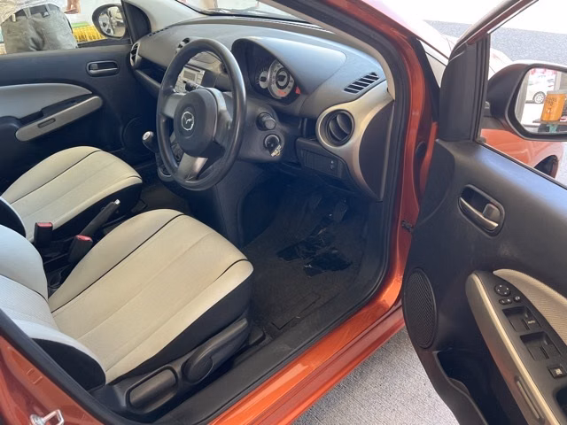 MAZDA DEMIO