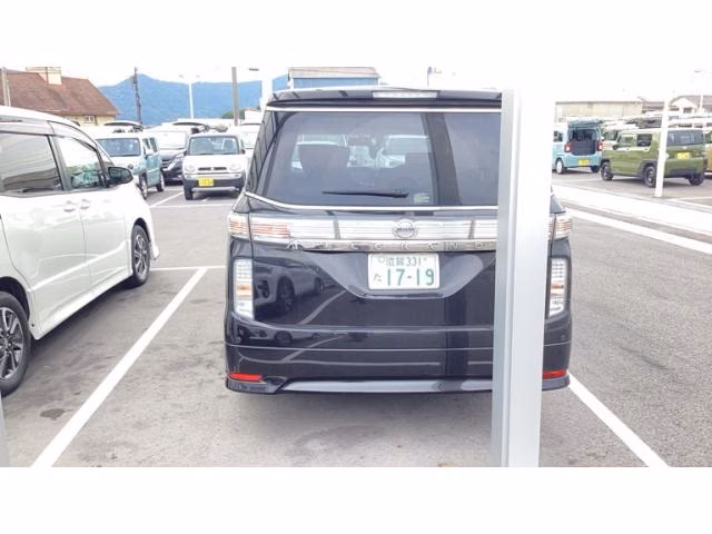 NISSAN ELGRAND