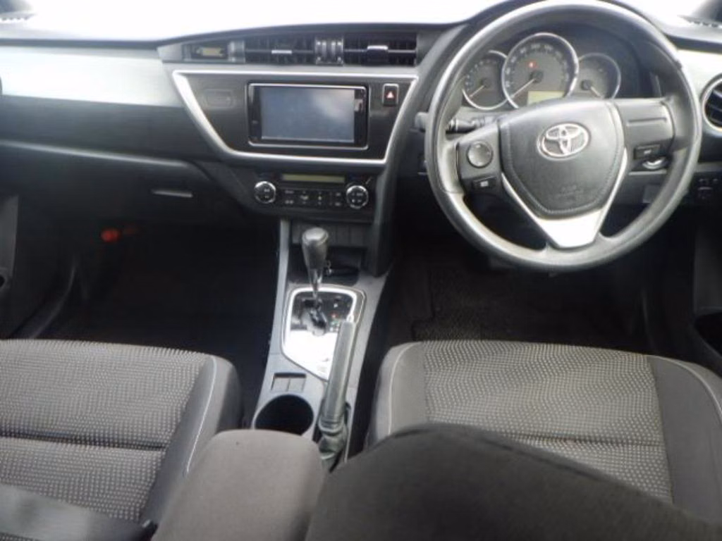 TOYOTA AURIS