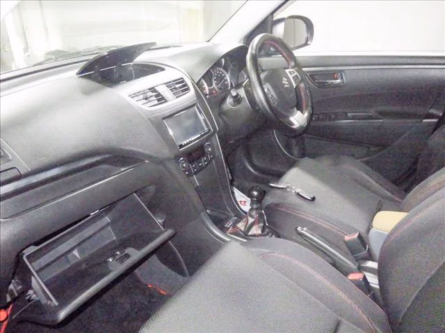 SUZUKI SWIFT