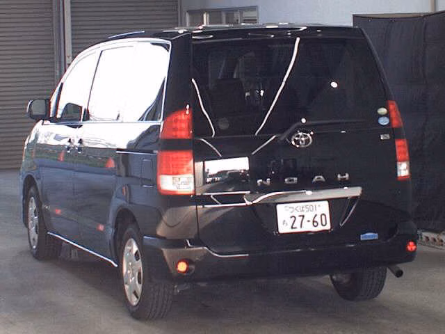 TOYOTA NOAH
