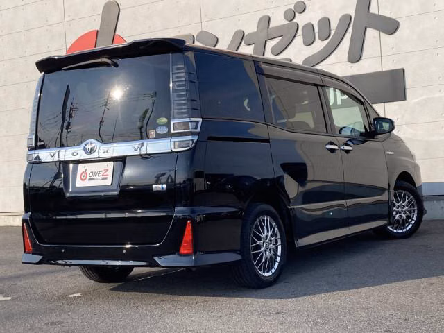 TOYOTA VOXY
