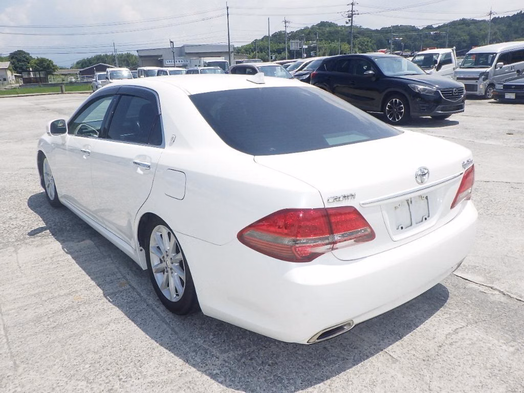 TOYOTA CROWN
