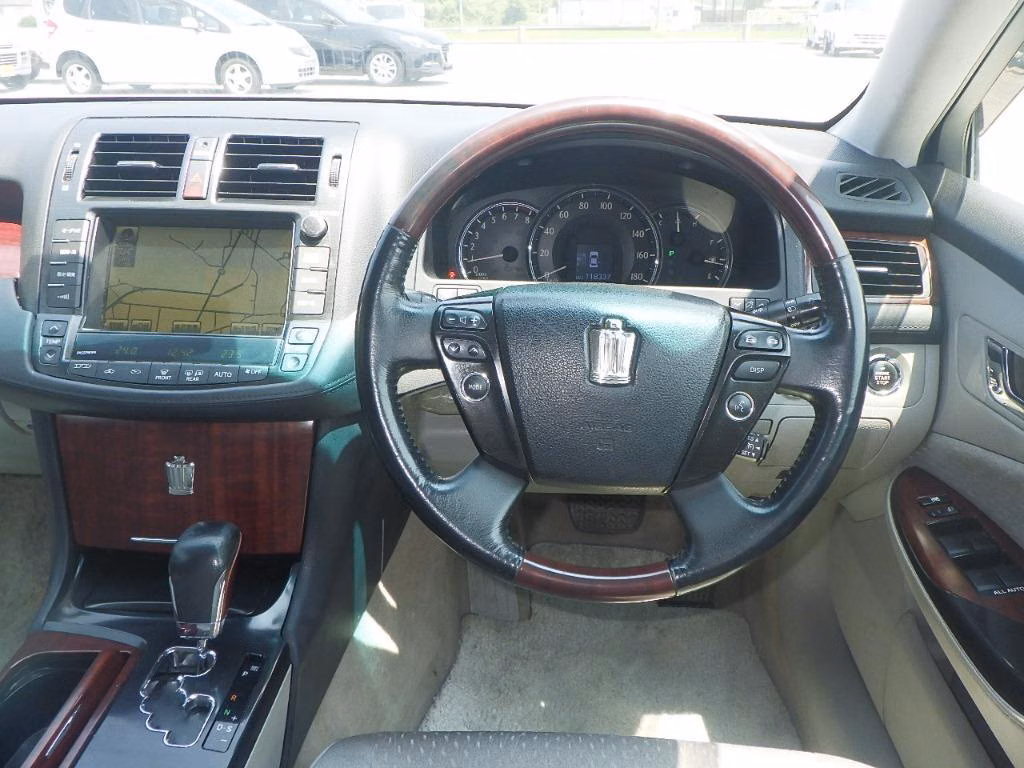 TOYOTA CROWN