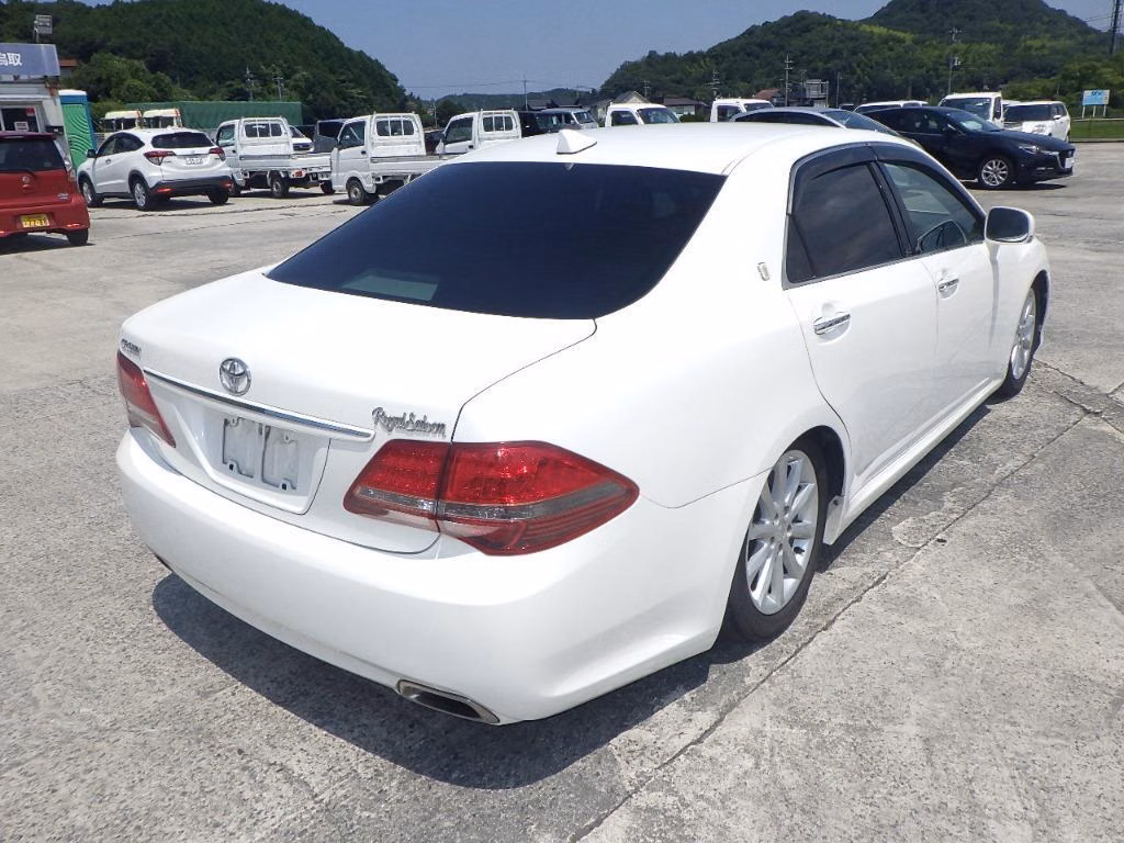TOYOTA CROWN