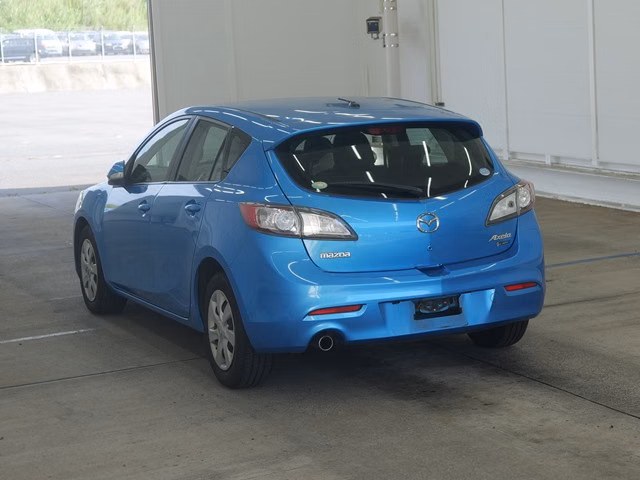 MAZDA AXELA