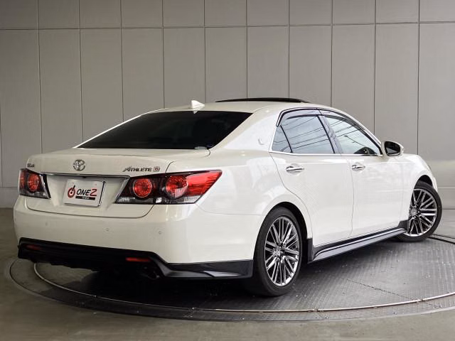 TOYOTA CROWN