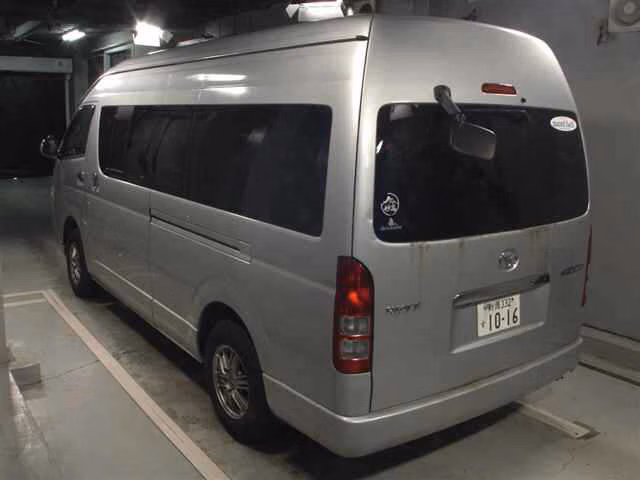 TOYOTA HIACE
