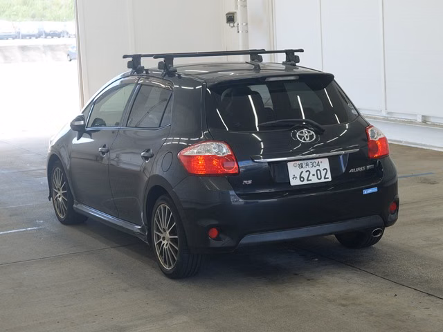TOYOTA AURIS