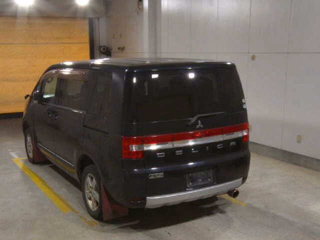MITSUBISHI DELICA D:5