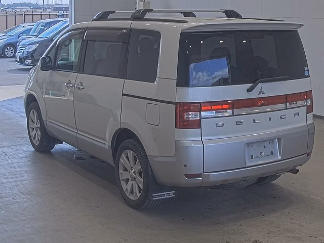 MITSUBISHI DELICA D:5