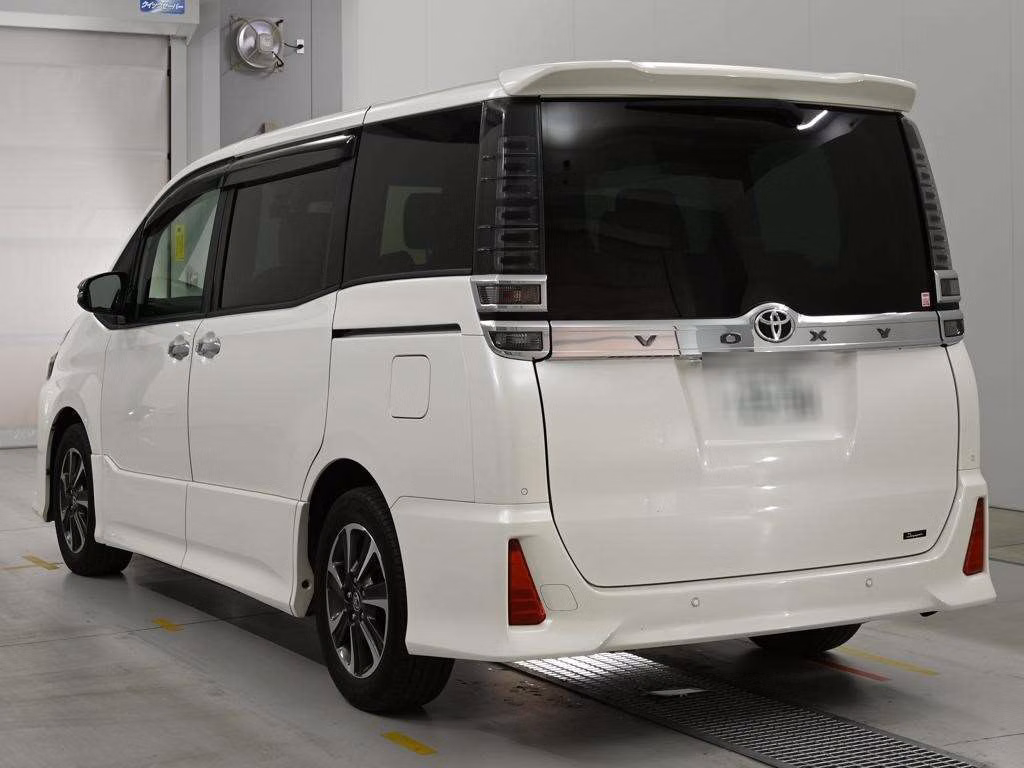 TOYOTA VOXY