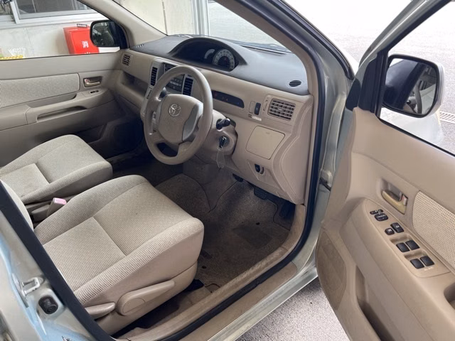 TOYOTA RAUM