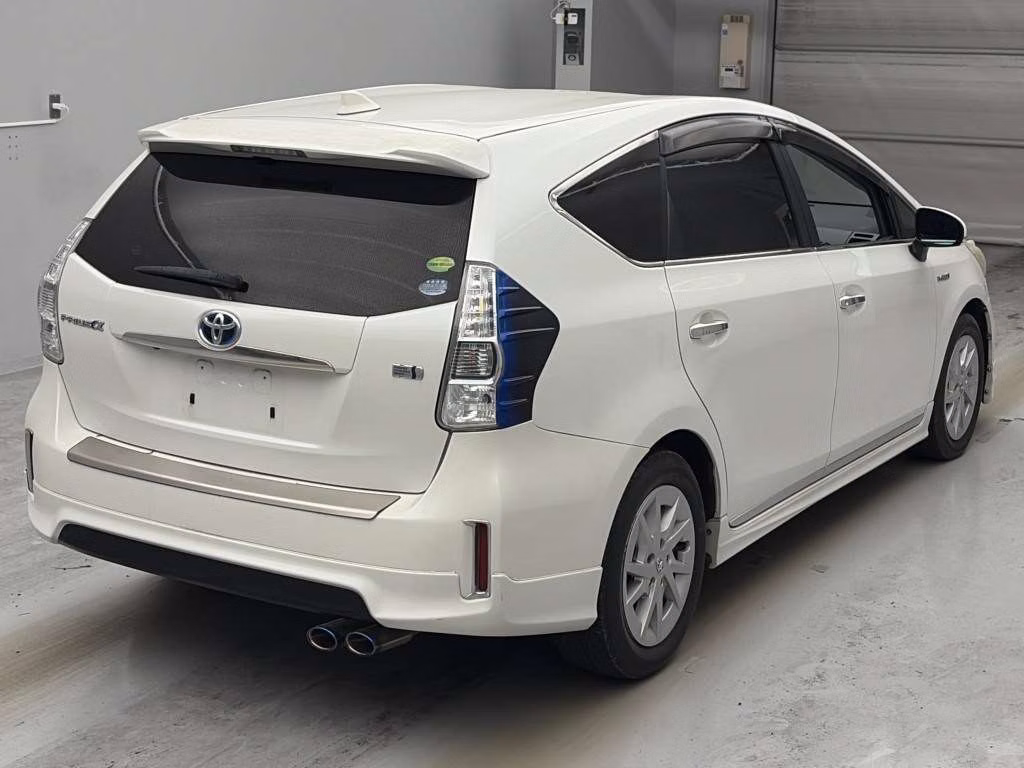 TOYOTA PRIUS ALPHA