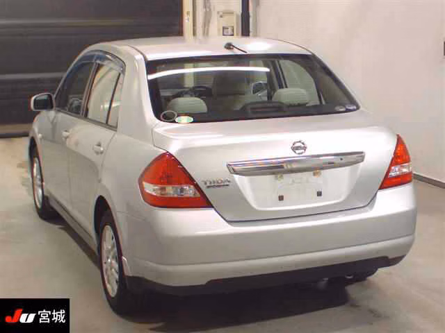 NISSAN TIIDA LATIO