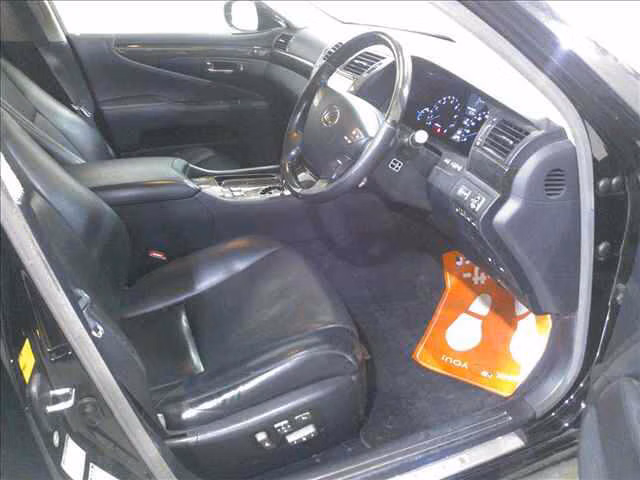 LEXUS LS600H