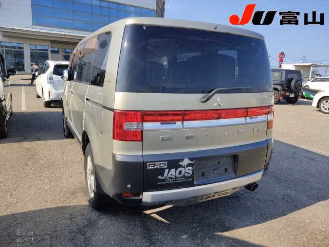 MITSUBISHI DELICA D:5