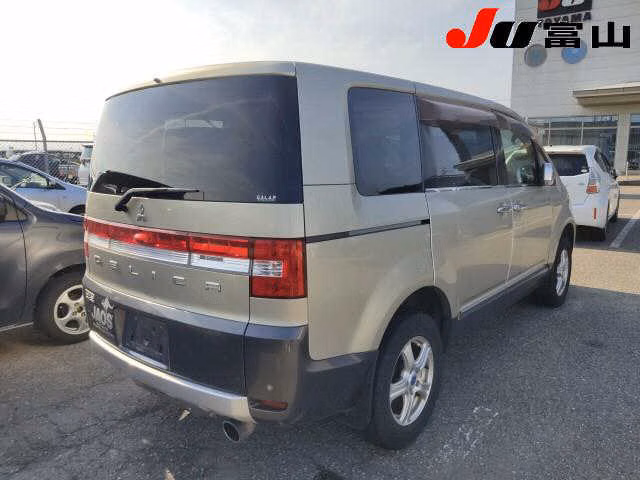 MITSUBISHI DELICA D:5