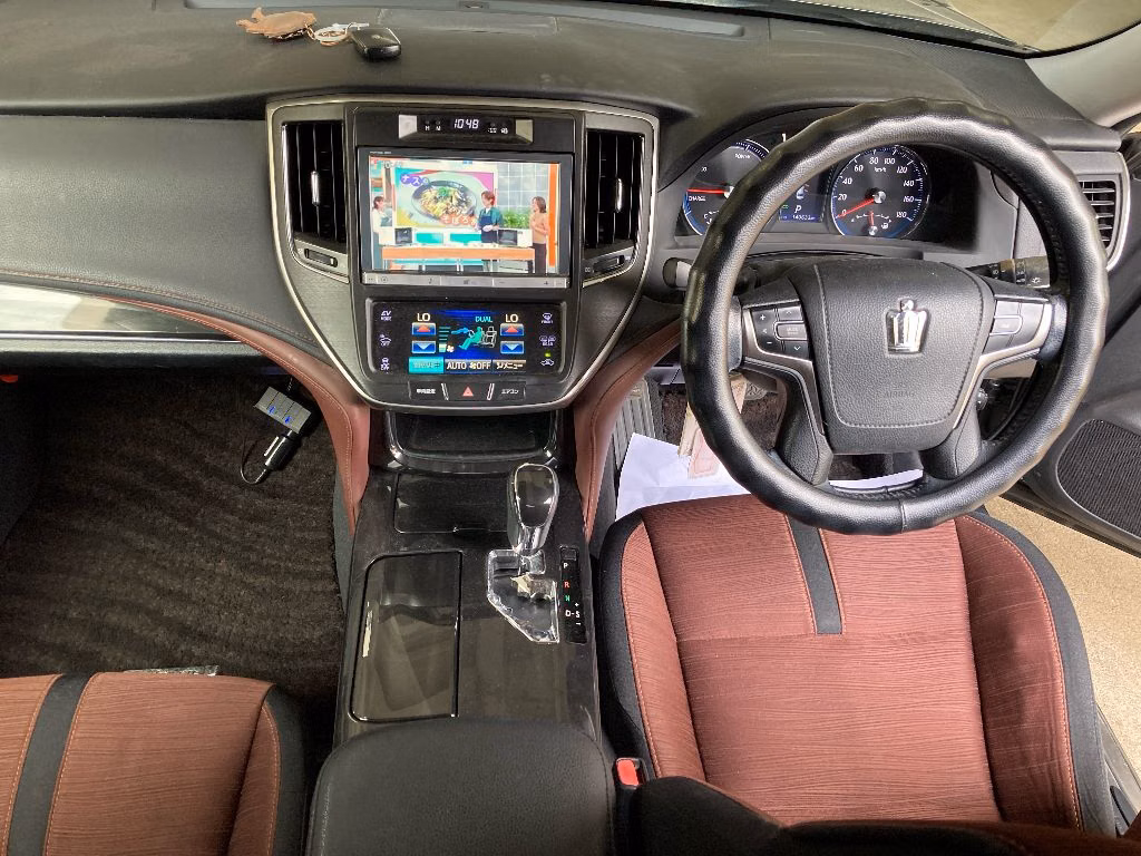 TOYOTA CROWN