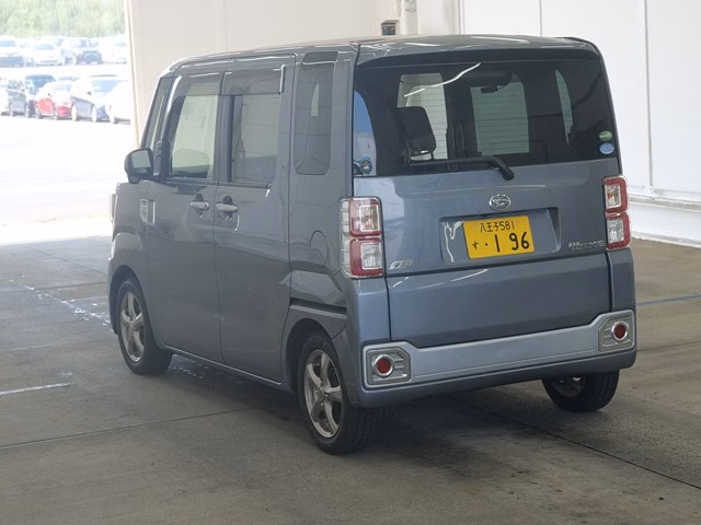 DAIHATSU WAKE