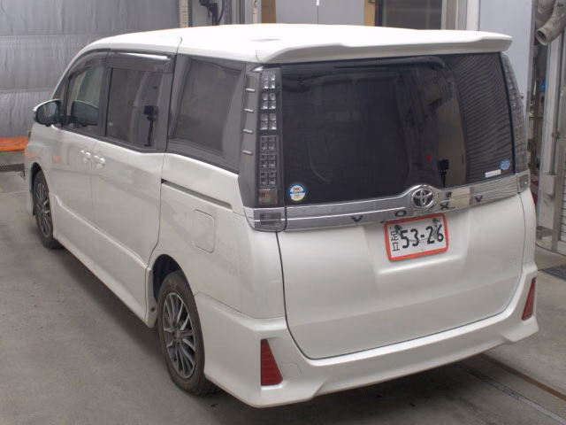 TOYOTA VOXY