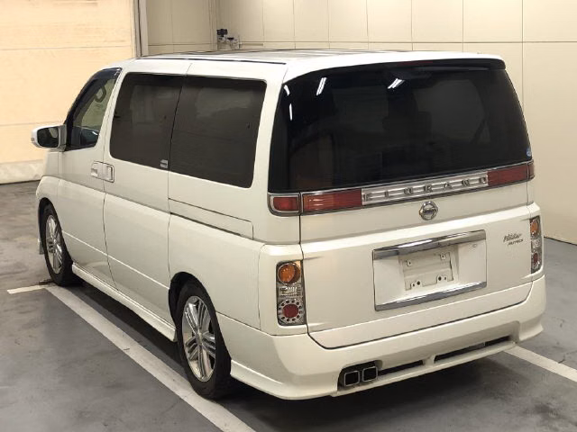 NISSAN ELGRAND