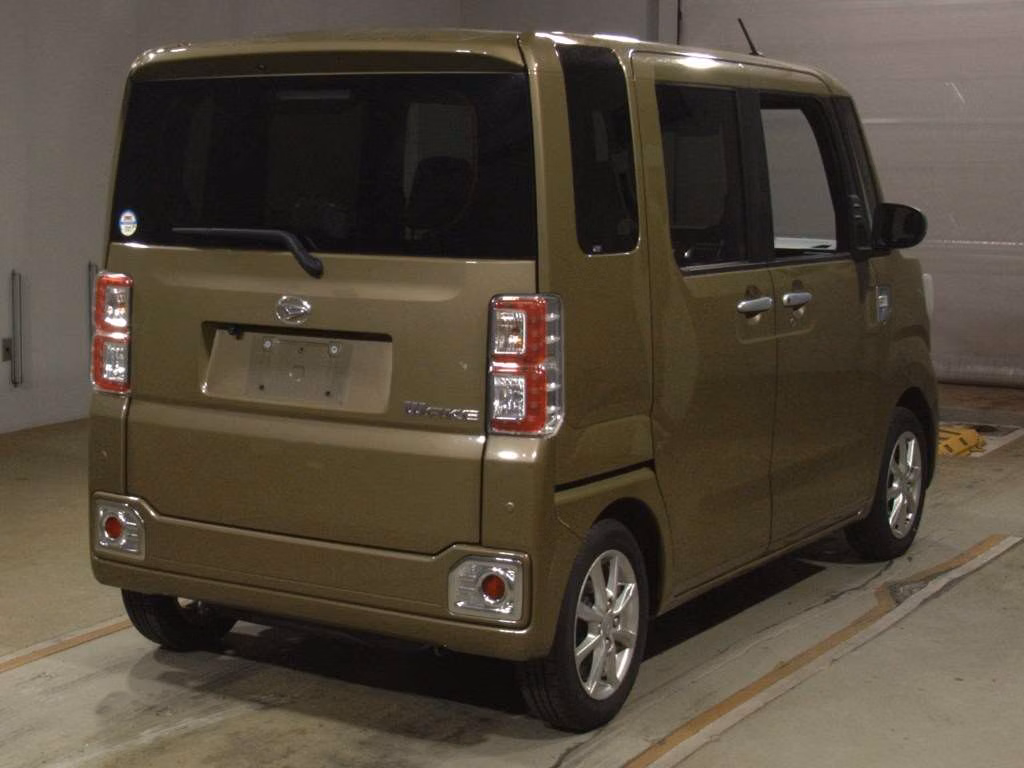 DAIHATSU WAKE