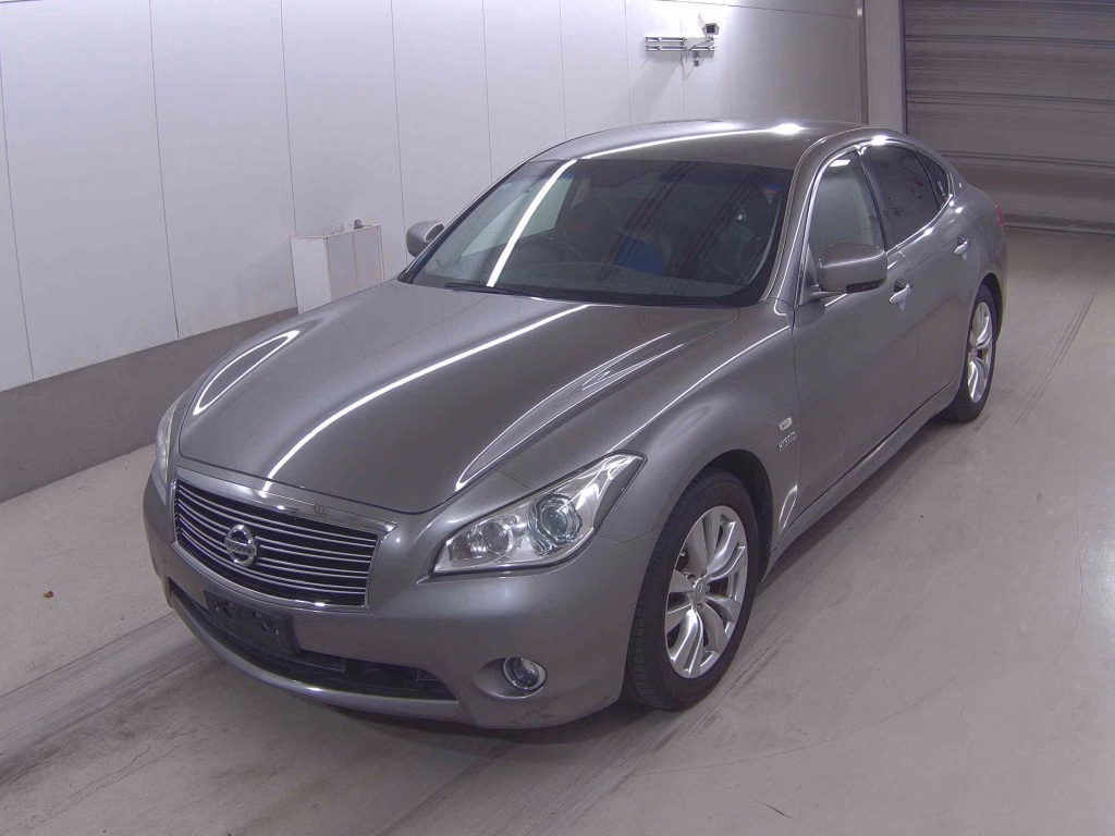 NISSAN FUGA