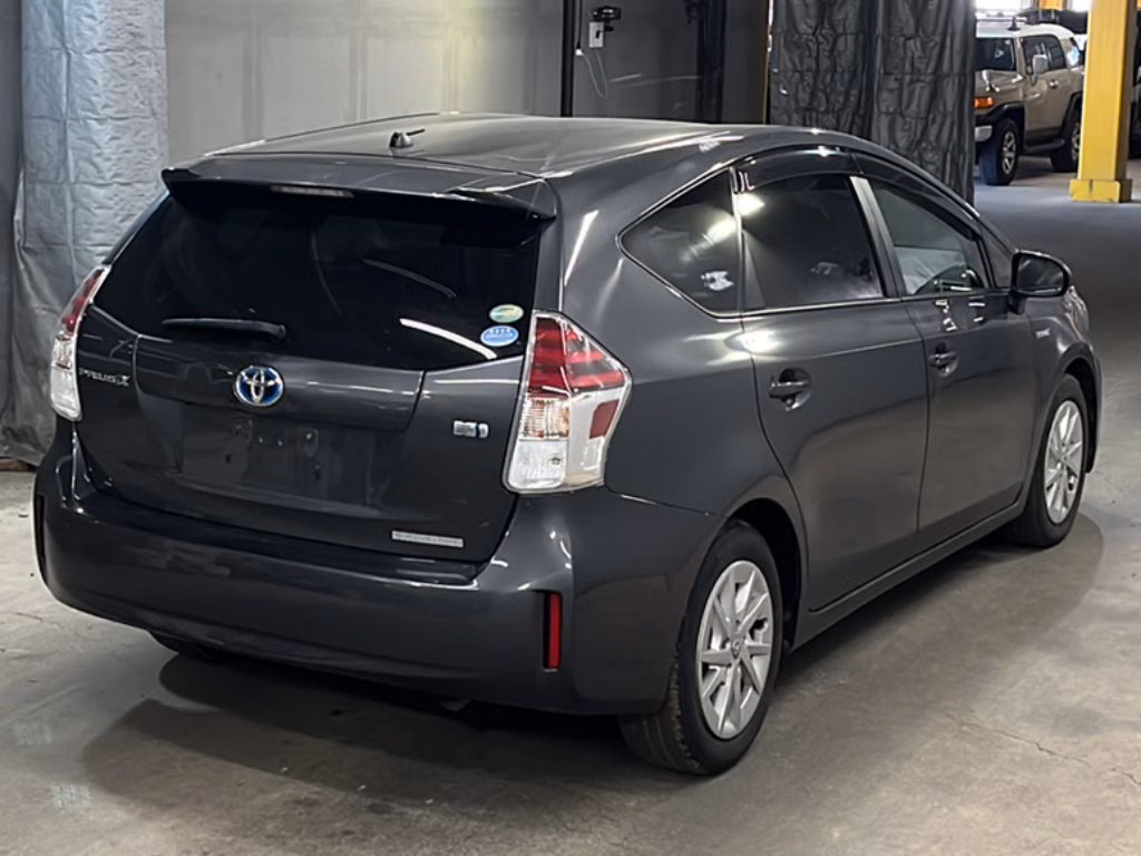 TOYOTA PRIUS ALPHA
