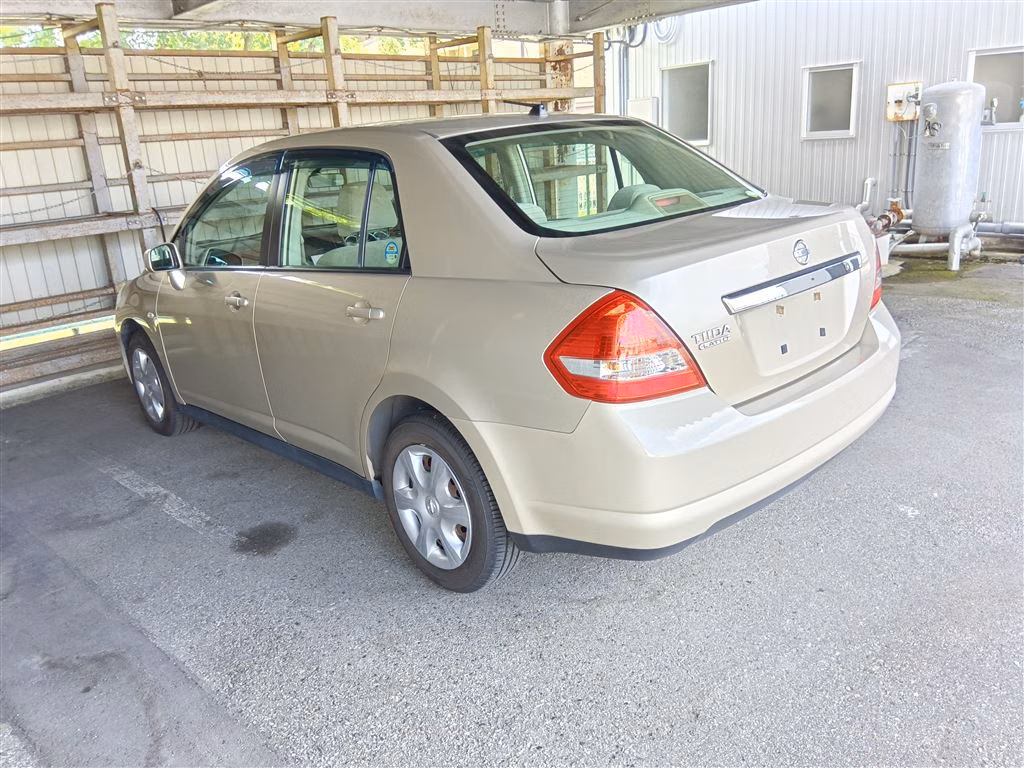 NISSAN TIIDA LATIO