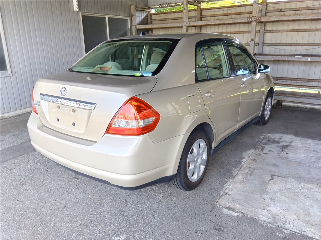 NISSAN TIIDA LATIO
