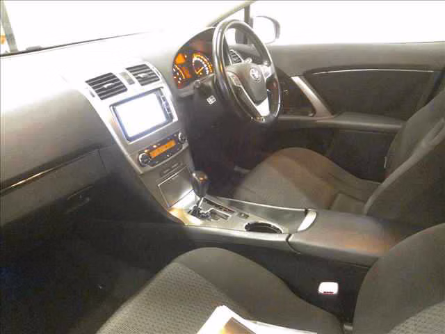 TOYOTA AVENSIS